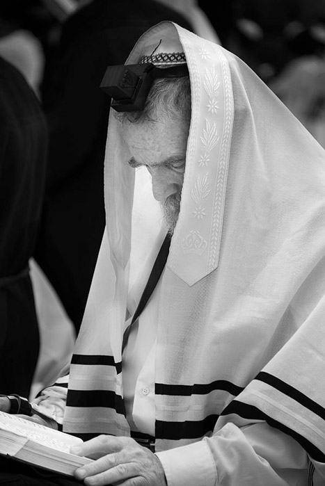 Prayer At The Kotel 1308