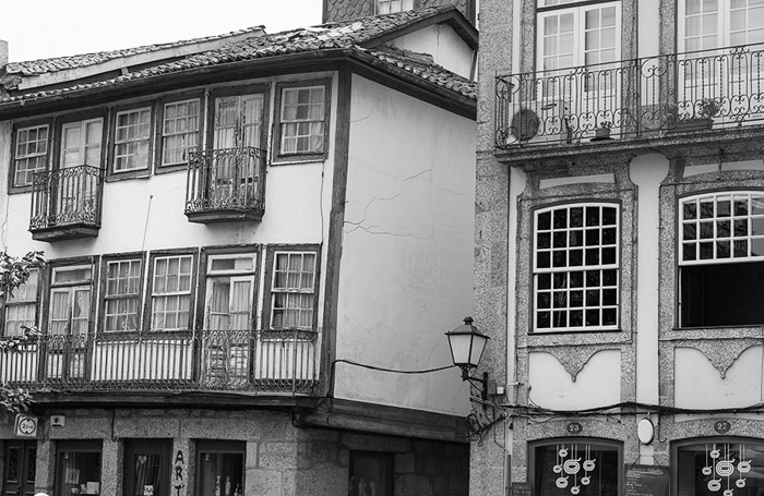 Old Buildings Porto BW 8957