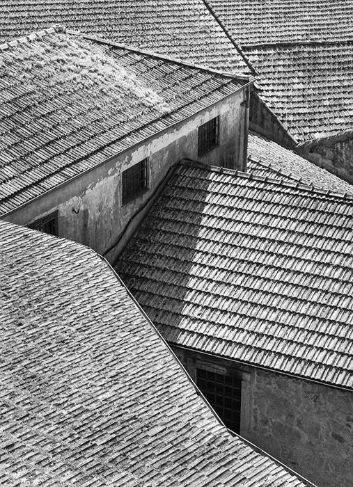 Red Tile Roofs Porto BW 8977