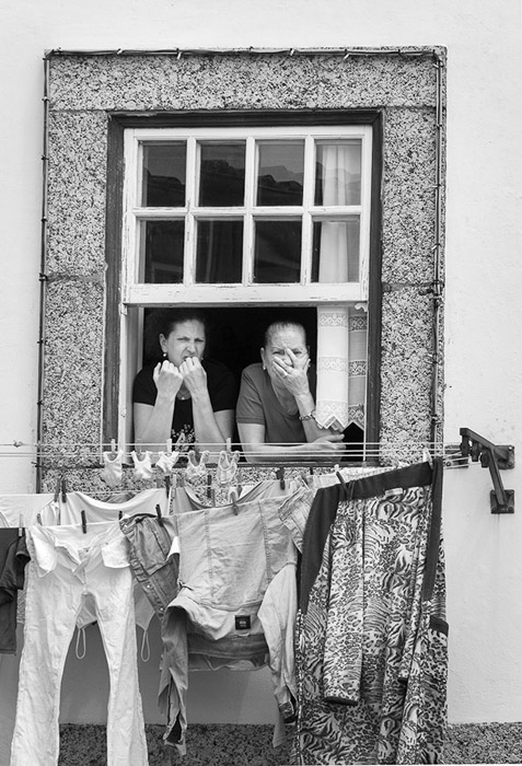 Women In Window Porto BW 8970