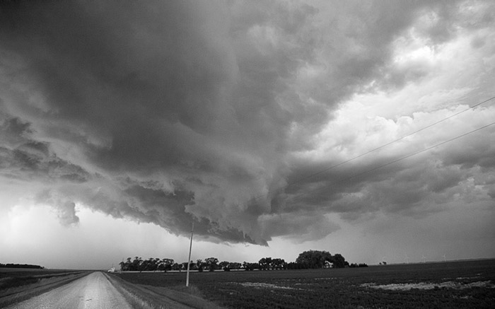 Storm Chasing BW 4055