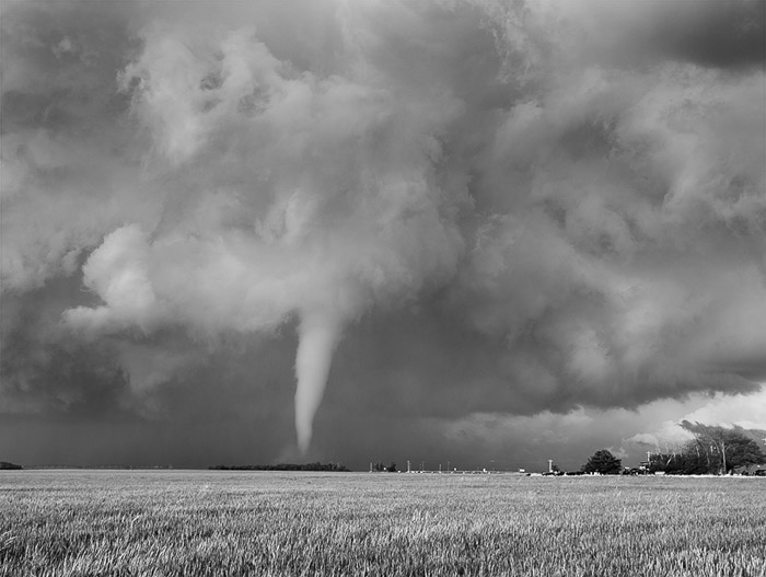 Storm Chasing BW 5039