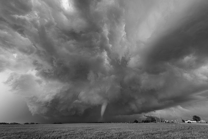 Storm Chasing BW 5040