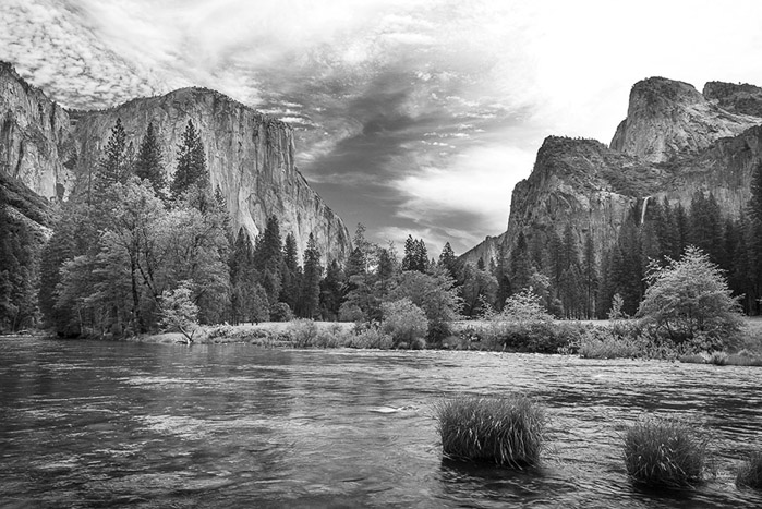 Yosemite Valley View BW 1228