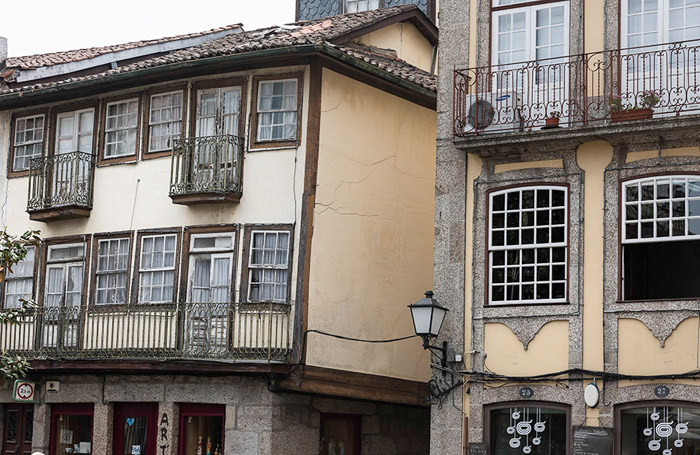 Old Buildings Porto Color 8957