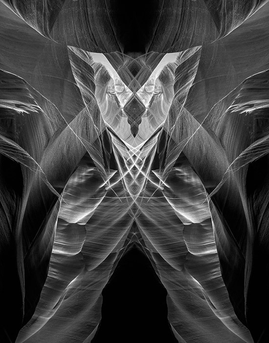 Upper Antelope Canyon Color 7776 BW Mirror